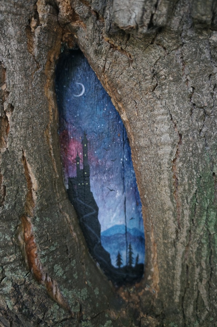 The Little Prince and the Hedgehog in the fog: who paints fairy-tale pictures on the trees of Moscow The Little Prince and the Hedgehog in the fog: who paints fairy-tale pictures on the trees of Moscow