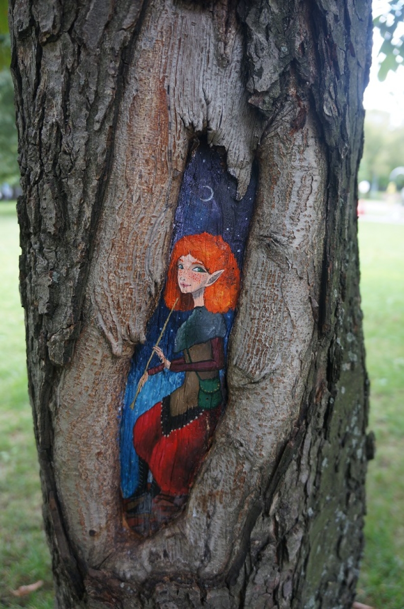 The Little Prince and the Hedgehog in the fog: who paints fairy-tale pictures on the trees of Moscow The Little Prince and the Hedgehog in the fog: who paints fairy-tale pictures on the trees of Moscow