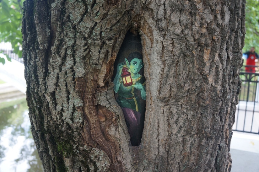 The Little Prince and the Hedgehog in the fog: who paints fairy-tale pictures on the trees of Moscow The Little Prince and the Hedgehog in the fog: who paints fairy-tale pictures on the trees of Moscow