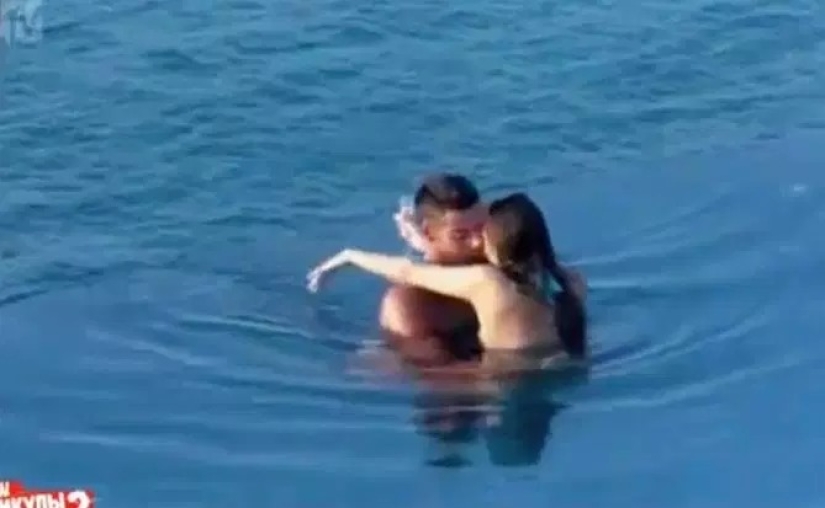 The Malaysian monarch broke up with his Russian wife because of intimacy in the pool