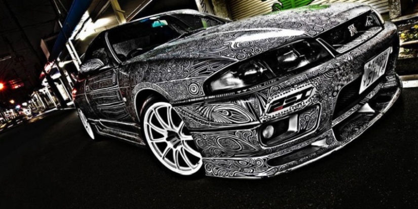 The man took and allowed his wife to paint her car with a marker. But everything could have ended differently