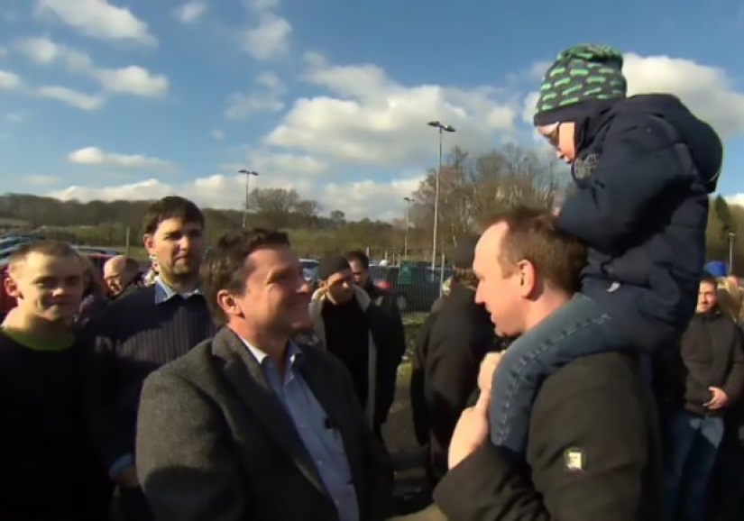 The man wanted to quit his job to take care of his cancer-stricken son, but his colleagues worked 3,300 hours for him