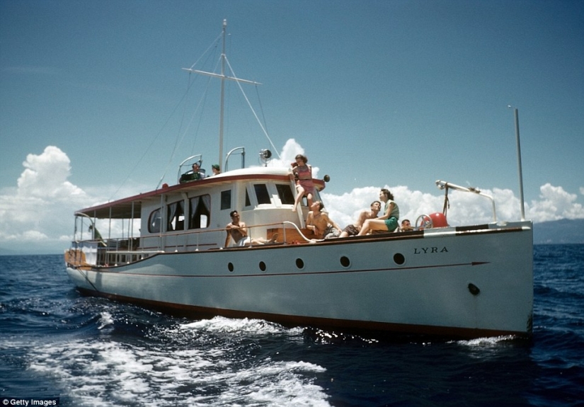 The Mexican Riviera of the 1950s, when Acapulco was not yet the fiefdom of drug dealers
