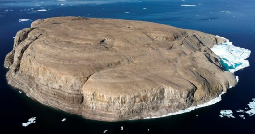 The most intelligent war in history: Canada and Denmark fight for Hans Island, drinking schnapps and whiskey