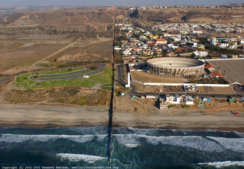 The most unusual borders that clearly demonstrate the policy of states