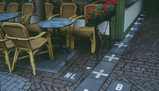 The most unusual borders that clearly demonstrate the policy of states