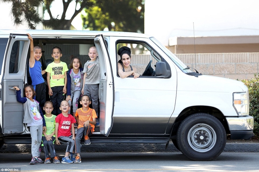 The mother of 14 children regrets the career of a stripper and filming in adult films