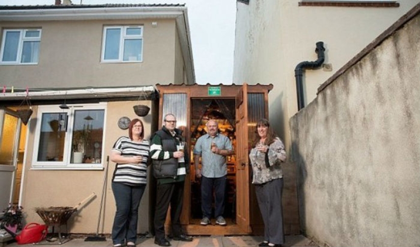 The neighbors built their own pub in the narrow space between the houses The neighbors built their own pub in the narrow space between the houses