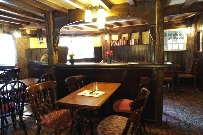 The oldest pub in England, which has been operating since 793, has closed