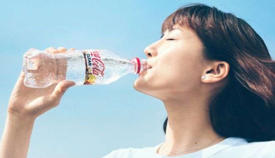 The one that Comrade Zhukov drank: the Japanese released a transparent Coca-Cola