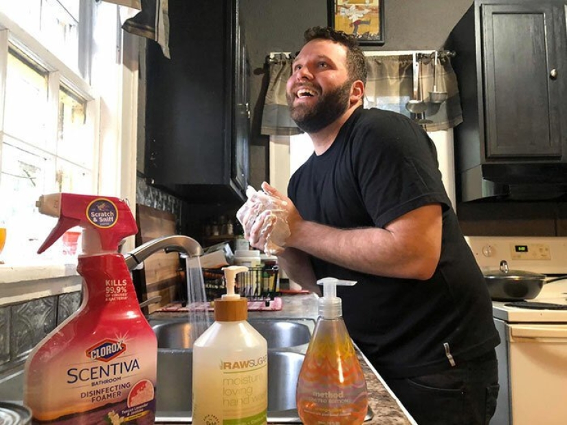 "The only contagious thing in this house is laughter": how to get acquainted in the era of quarantine