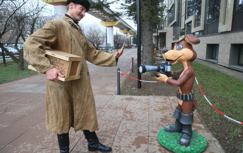 The Petersburger is like two drops of water like the postman Pechkin from Prostokvashino The Petersburger is like two drops of water like the postman Pechkin from Prostokvashino