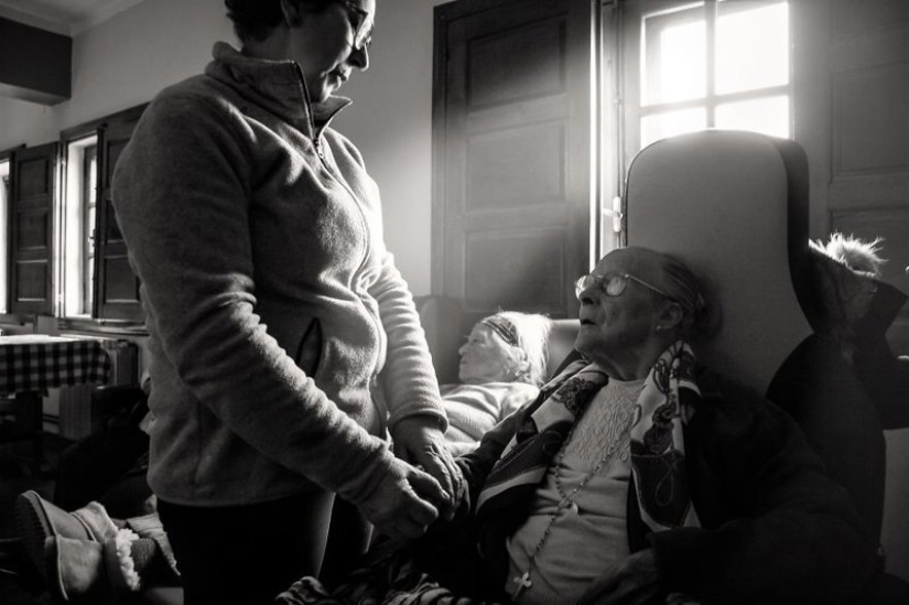 The photographer collected the stories of old people living all alone