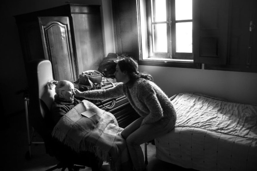 The photographer collected the stories of old people living all alone