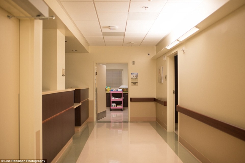 The photographer filmed her own childbirth The photographer filmed her own childbirth