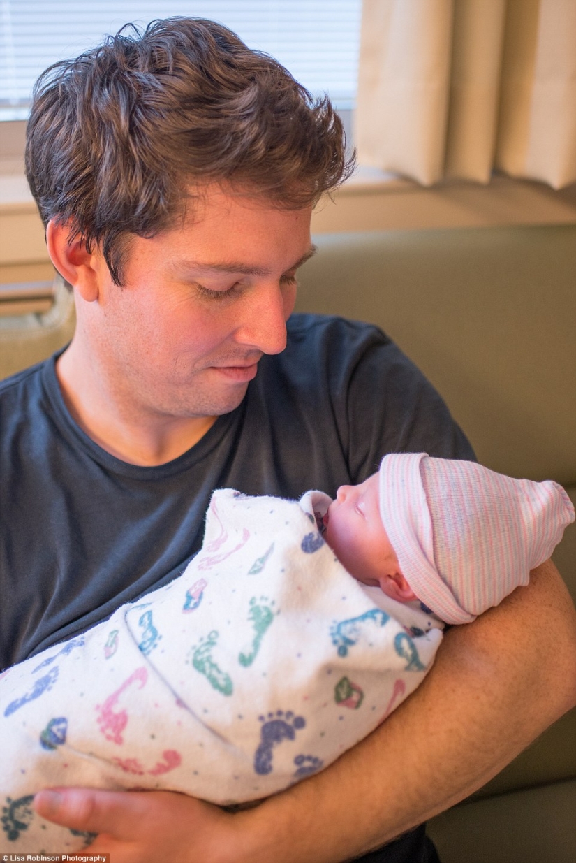 The photographer filmed her own childbirth The photographer filmed her own childbirth