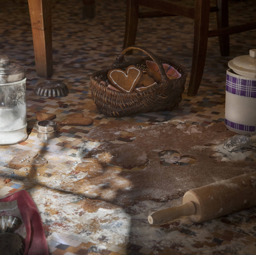 The photographer recreates the feasts described on the pages of famous literary works