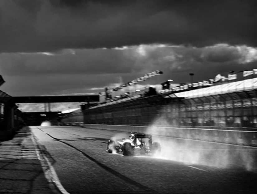 The photographer shot Formula 1 on a century-old camera