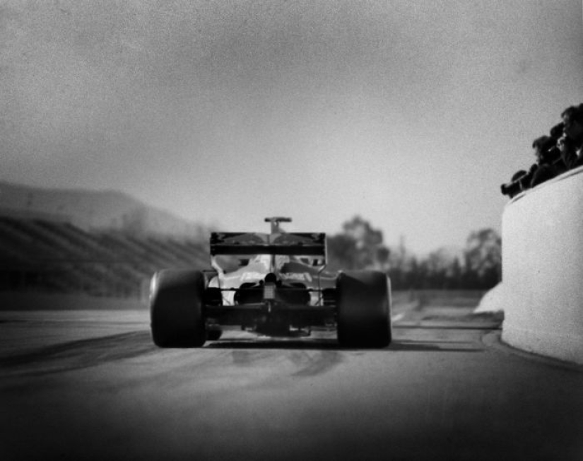 The photographer shot Formula 1 on a century-old camera