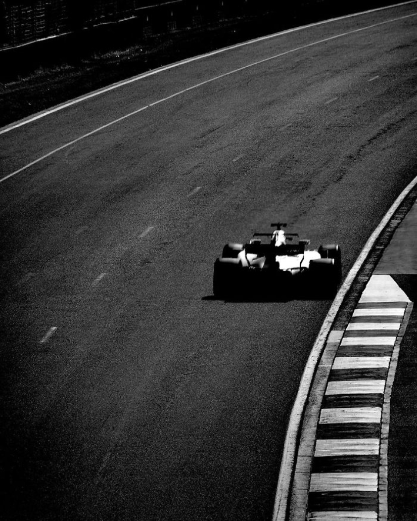 The photographer shot Formula 1 on a century-old camera