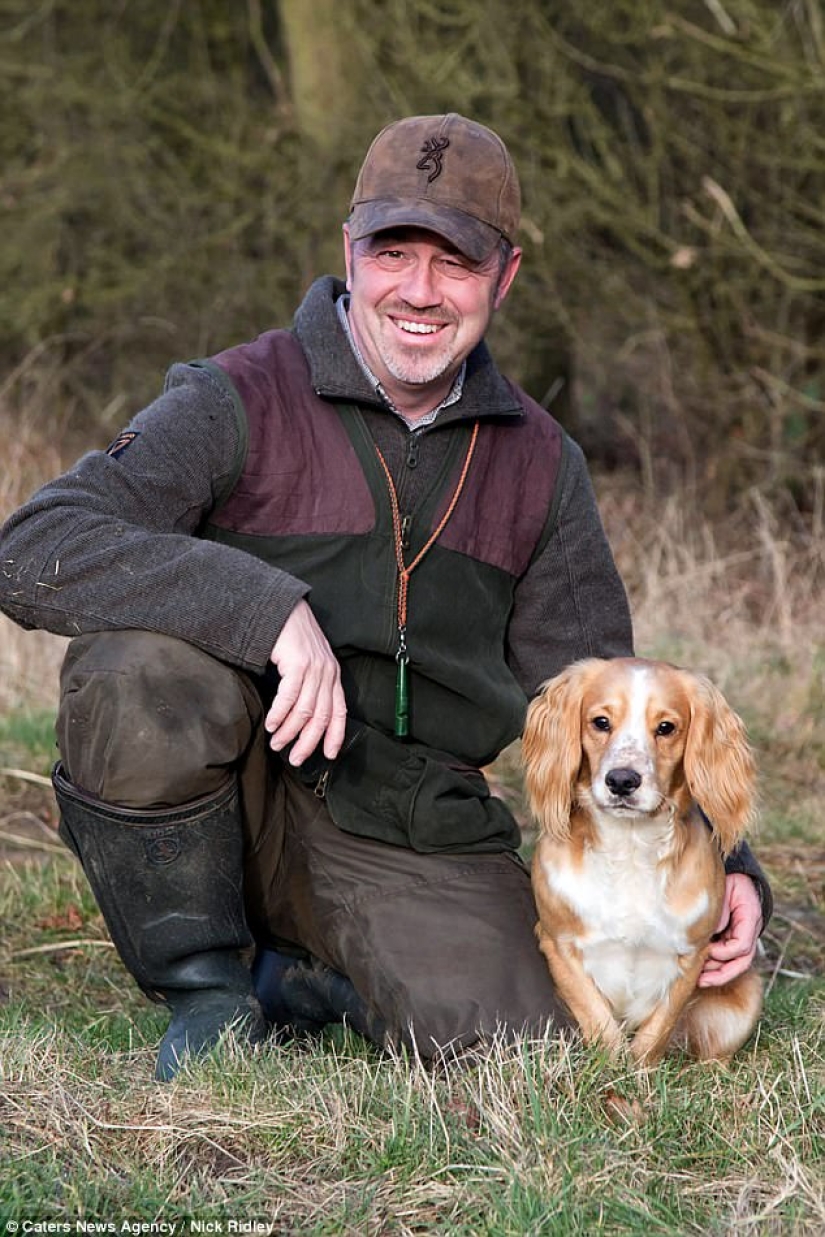 The photographer took a picture of running dogs, and it's very funny