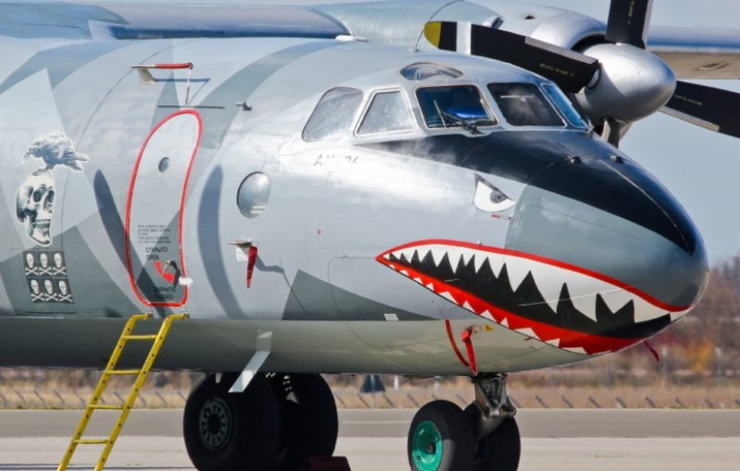 The plane from the movie "The Expendables-3" with the unsurpassed Schwarzenegger and Stallone landed in Kiev The plane from the movie "The Expendables-3" with the unsurpassed Schwarzenegger and Stallone landed in Kiev