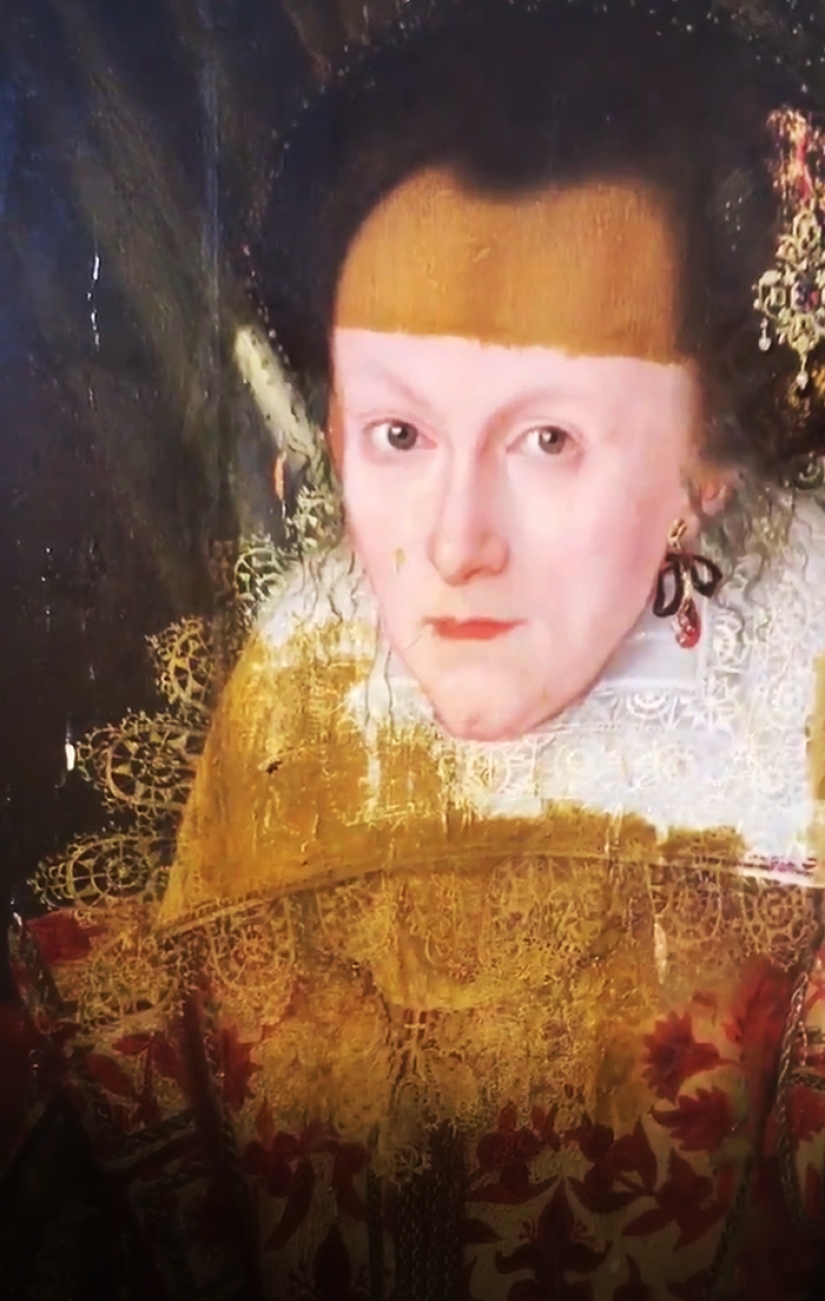 The portrait of the XVII century was cleaned of a layer of varnish, and