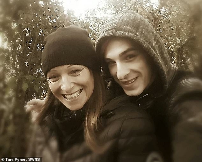 The power engineer who destroyed teeth and life: the 21-year-old guy lost his smile and dreams, regularly drinking an invigorating drink The power engineer who destroyed teeth and life: the 21-year-old guy lost his smile and dreams, regularly drinking an invigorating drink