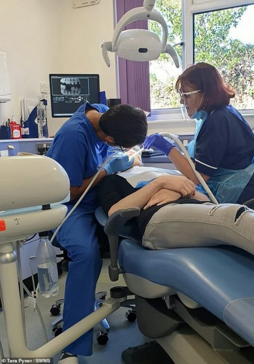 The power engineer who destroyed teeth and life: the 21-year-old guy lost his smile and dreams, regularly drinking an invigorating drink The power engineer who destroyed teeth and life: the 21-year-old guy lost his smile and dreams, regularly drinking an invigorating drink