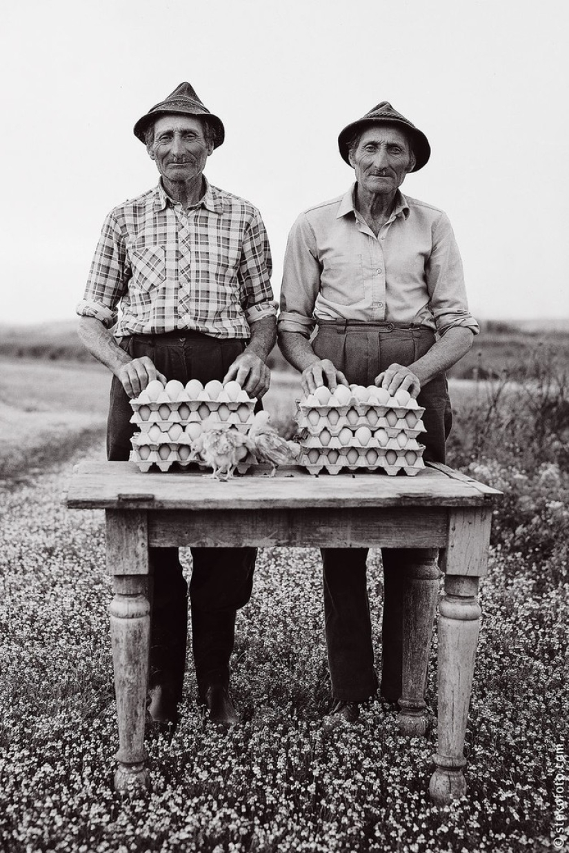 The project "Twins" by Hungarian photographer Janos Shtekovich