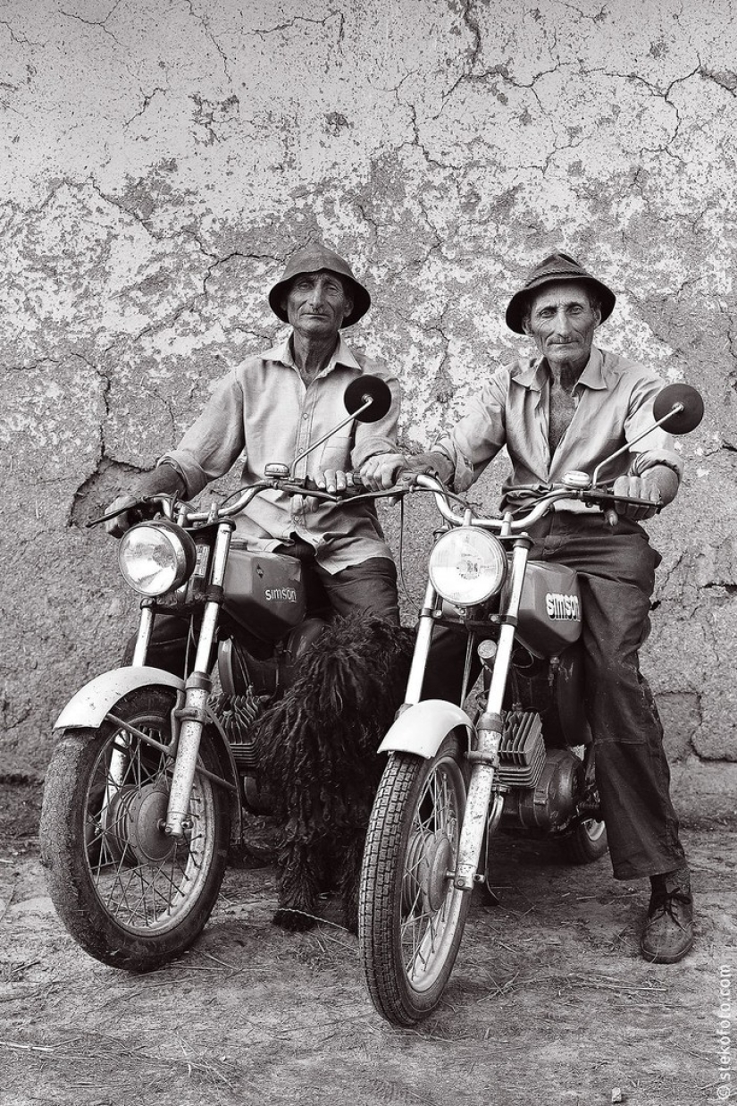 The project "Twins" by Hungarian photographer Janos Shtekovich