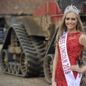 The Queen of trucks: why the former "Miss England" is going to become a truck driver