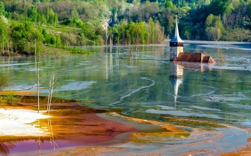 The Romanian village where a toxic lake was formed The Romanian village where a toxic lake was formed