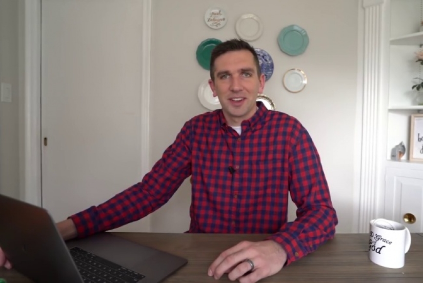 The scammer wanted to breed a blogger for money, and instead of sending him, he offered a deal