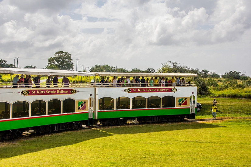 The smallest Caribbean country: how much does it cost to live in a cozy tropical paradise?