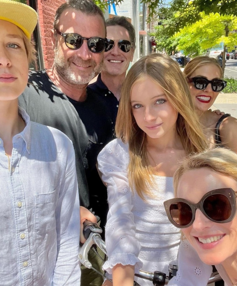 The son of the star couple Naomi Watts and Liv Schreiber seems to have become a daughter The son of the star couple Naomi Watts and Liv Schreiber seems to have become a daughter