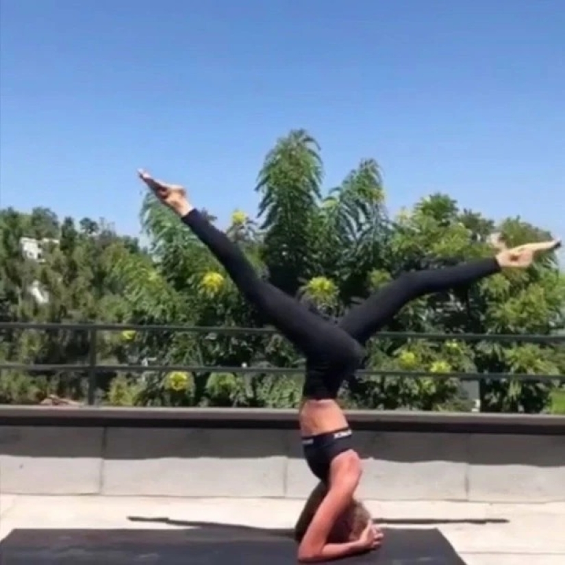 The "star" stand: a new pose on Instagram, in which the stars demonstrate their flexibility and strength