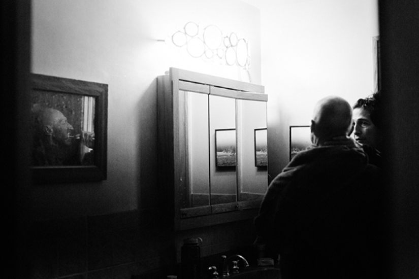 The story of a dying man and a woman photographer he trusted The story of a dying man and a woman photographer he trusted