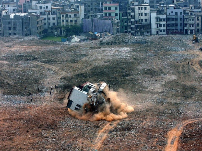 The struggle of the Chinese with the authorities The struggle of the Chinese with the authorities