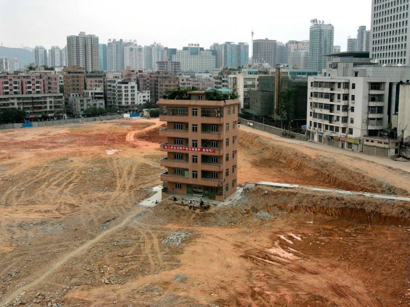 The struggle of the Chinese with the authorities The struggle of the Chinese with the authorities