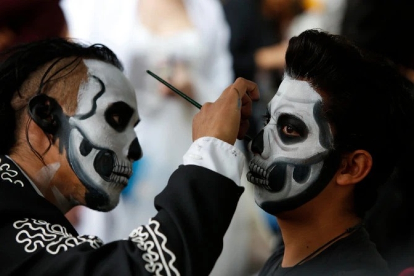 The Walking Dead: a traditional parade in honor of the Day of the Dead was held in Mexico