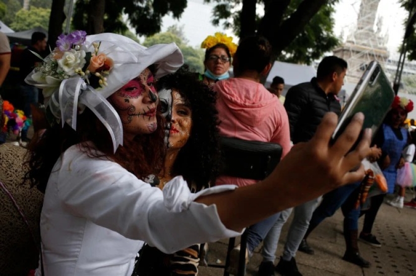 The Walking Dead: un desfile tradicional en honor al Día de Muertos se llevó a cabo en México