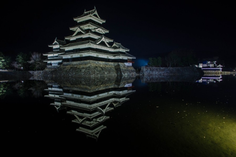 The whole of Japan for a thousand dollars: instructions of a professional traveler