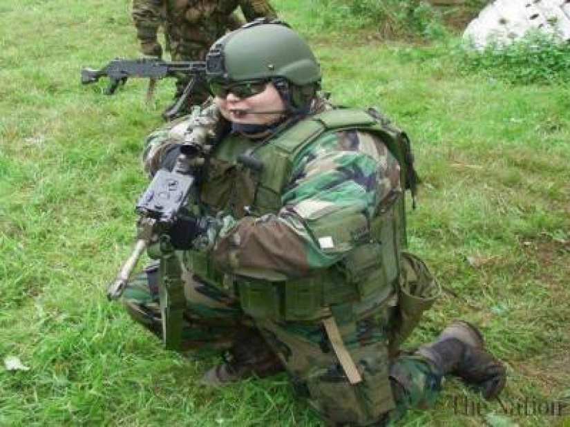 "The wider our muzzles, the tighter our ranks": British military are obese "The wider our muzzles, the tighter our ranks": British military are obese