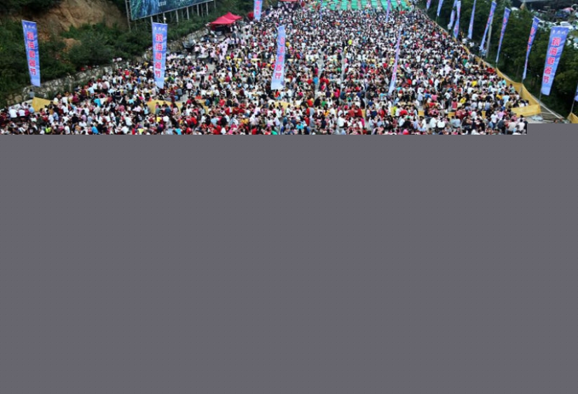 The Wonders of Chinese Fast Food: how to feed 20 thousand people in a couple of hours
