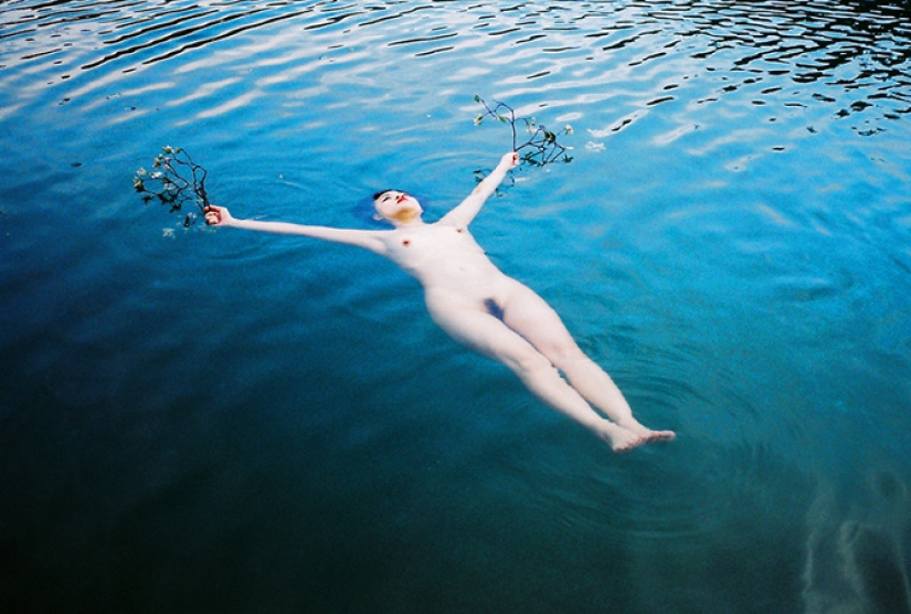 The work of a scandalous Chinese photographer who committed suicide a month before his 30th birthday