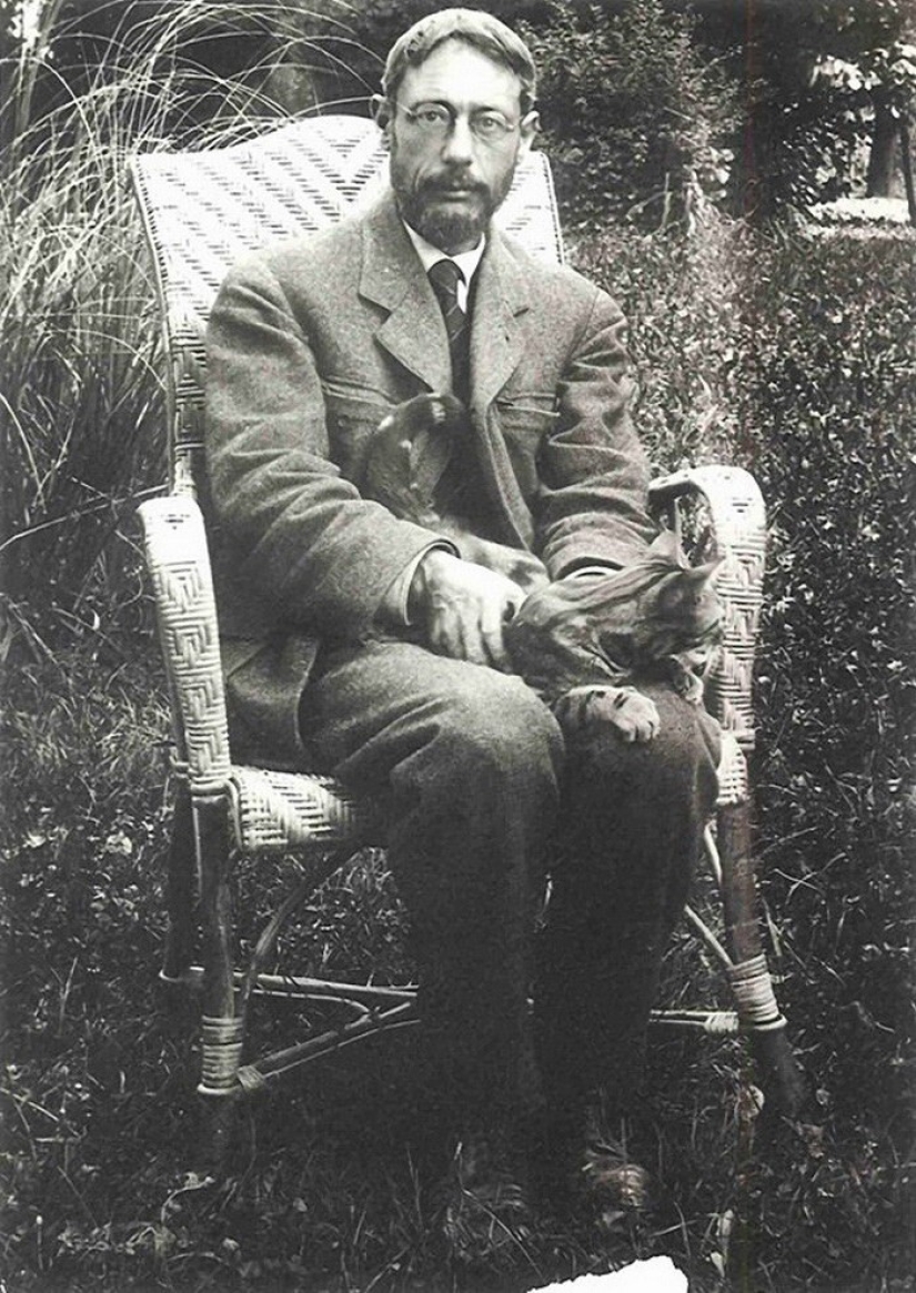 There is a cat behind every great man There is a cat behind every great man