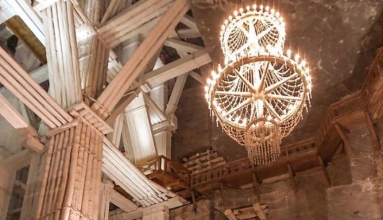 There is a salt mine in Poland with underground lakes, chapels and salt chandeliers, and it looks unreal