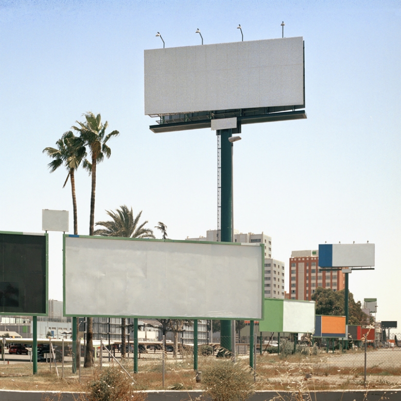 "There is no adblock on you!": the artist imagined what life would look like without advertising