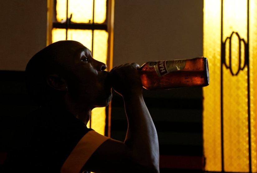 "There is nothing wrong with alcohol!": how services are held in a church for drunkards